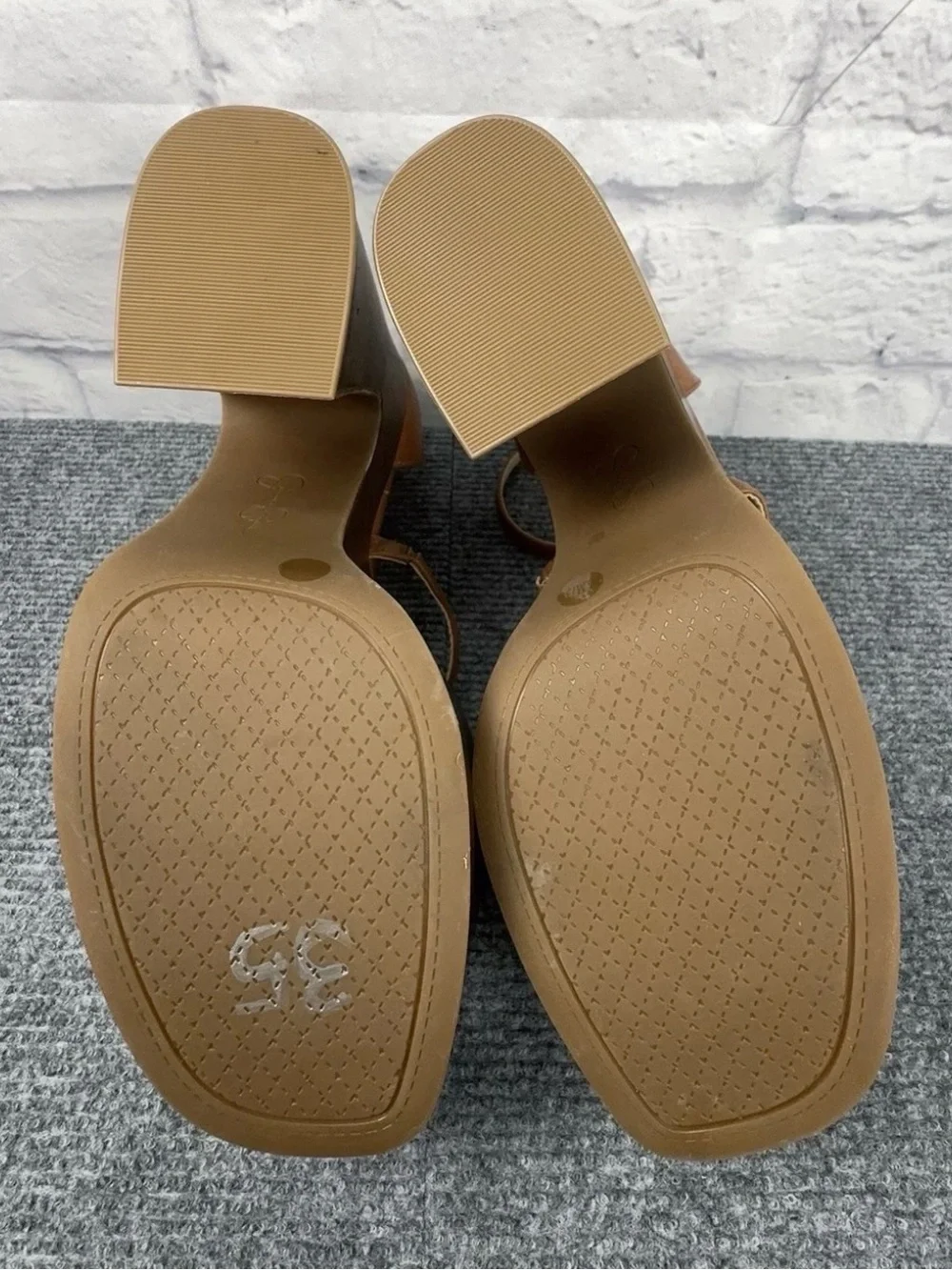 Jessica Simpson step into